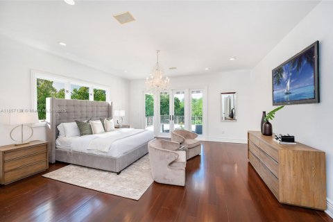 House in Coral Gables, Florida 6 bedrooms, 655.61 sq.m. № 1882021 - photo 14