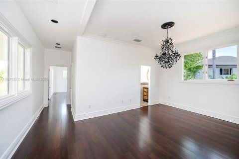House in Coral Gables, Florida 6 bedrooms, 655.61 sq.m. № 1882021 - photo 20
