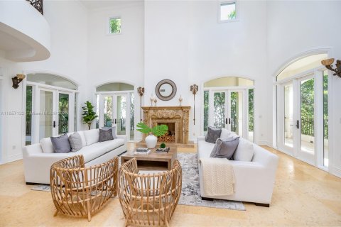 House in Coral Gables, Florida 6 bedrooms, 655.61 sq.m. № 1882021 - photo 3