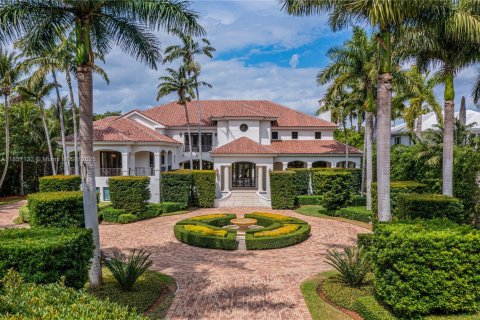 House in Coral Gables, Florida 6 bedrooms, 655.61 sq.m. № 1882021 - photo 1
