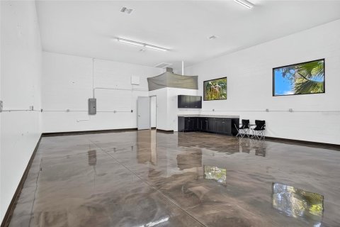 Купить коммерческую недвижимость в Порт-Оранж, Флорида 104.05м2, № 2347854 - фото 12