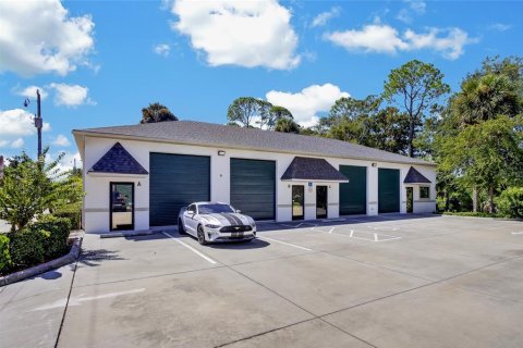 Commercial property in Port Orange, Florida 104.05 sq.m. № 2347854