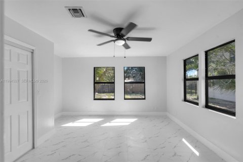 Купить виллу или дом в Лейк-Уорт, Флорида 2 спальни, 87.79м2, № 2055897 - фото 18