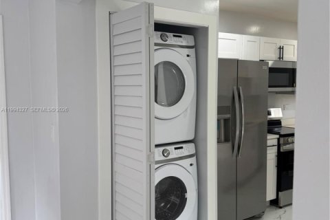 Купить виллу или дом в Лейк-Уорт, Флорида 2 спальни, 87.79м2, № 2055897 - фото 12