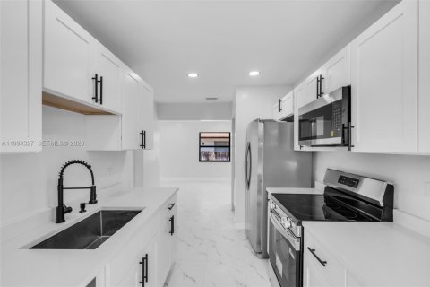 Купить виллу или дом в Лейк-Уорт, Флорида 2 спальни, 87.79м2, № 2055897 - фото 14