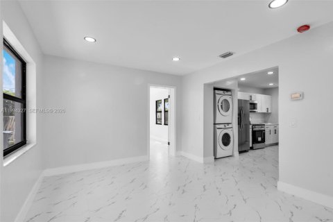 Купить виллу или дом в Лейк-Уорт, Флорида 2 спальни, 87.79м2, № 2055897 - фото 8