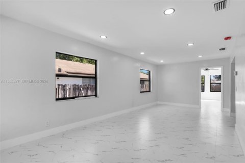 Купить виллу или дом в Лейк-Уорт, Флорида 2 спальни, 87.79м2, № 2055897 - фото 6