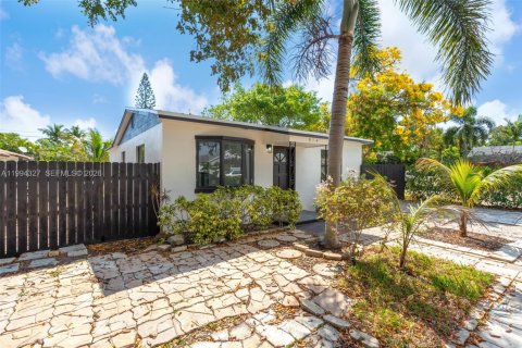 Купить виллу или дом в Лейк-Уорт, Флорида 2 спальни, 87.79м2, № 2055897 - фото 4