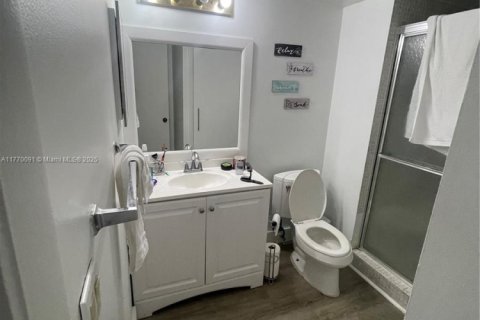 Condo in Weston, Florida, 2 bedrooms  № 1861224 - photo 11
