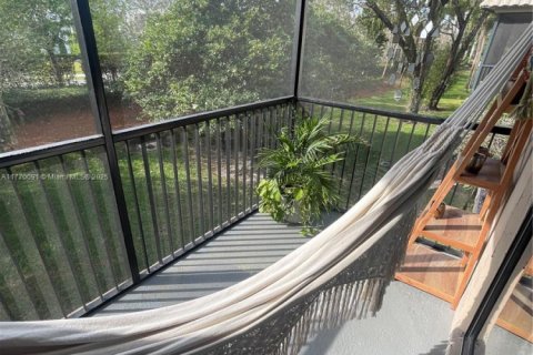 Condo in Weston, Florida, 2 bedrooms  № 1861224 - photo 22
