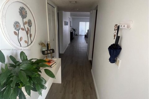Condo in Weston, Florida, 2 bedrooms  № 1861224 - photo 2