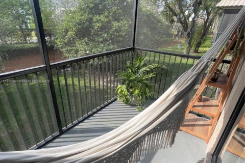 Condo in Weston, Florida, 2 bedrooms  № 1861224 - photo 23