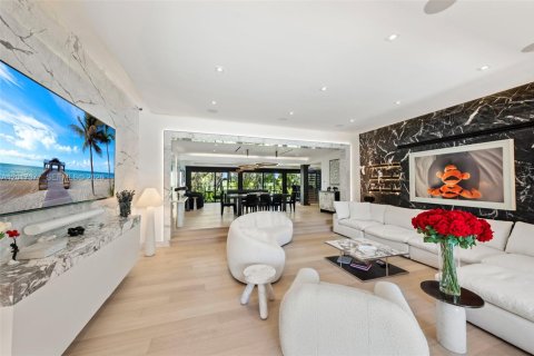 Casa en venta en Miami Beach, Florida, 5 dormitorios, 315.87 m2 № 2154869 - foto 23