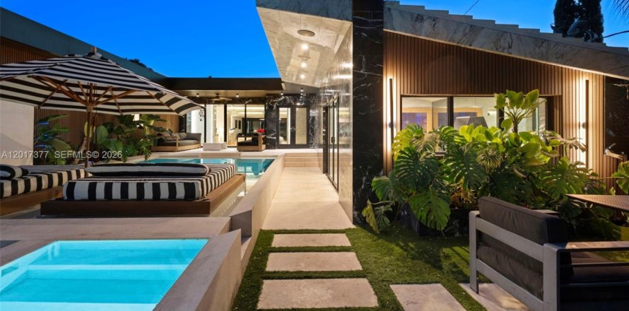 Casa en Miami Beach, Florida 5 dormitorios, 315.87 m2 № 2154869