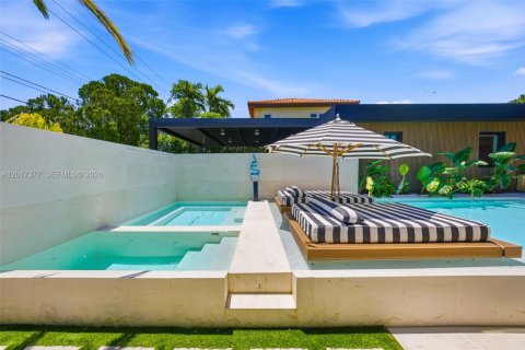 Casa en venta en Miami Beach, Florida, 5 dormitorios, 315.87 m2 № 2154869 - foto 2