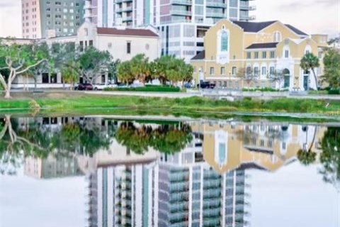 Condominio en venta en Saint Petersburg, Florida, 2 dormitorios, 190.64 m2 № 1792936 - foto 1