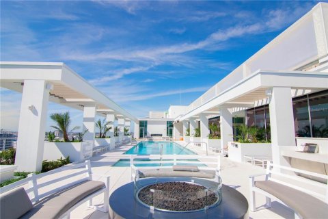 Condominio en venta en Saint Petersburg, Florida, 2 dormitorios, 190.64 m2 № 1792936 - foto 3