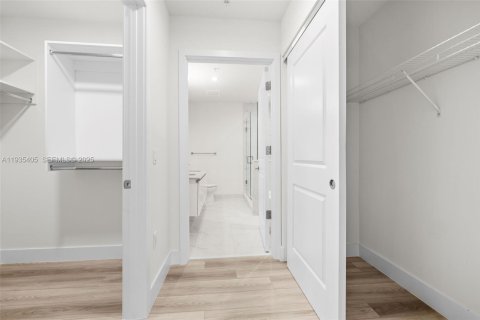 Apartment in Hallandale Beach, Florida 2 bedrooms, 110.09 sq.m. № 1993491 - photo 16