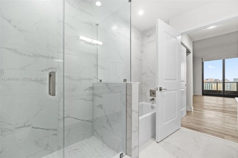 Apartment in Hallandale Beach, Florida 2 bedrooms, 110.09 sq.m. № 1993491 - photo 20