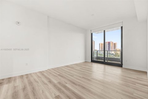 Apartment in Hallandale Beach, Florida 2 bedrooms, 110.09 sq.m. № 1993491 - photo 15