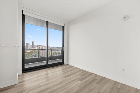 Apartment in Hallandale Beach, Florida 2 bedrooms, 110.09 sq.m. № 1993491 - photo 14