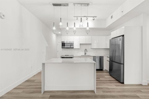 Apartment in Hallandale Beach, Florida 2 bedrooms, 110.09 sq.m. № 1993491 - photo 12