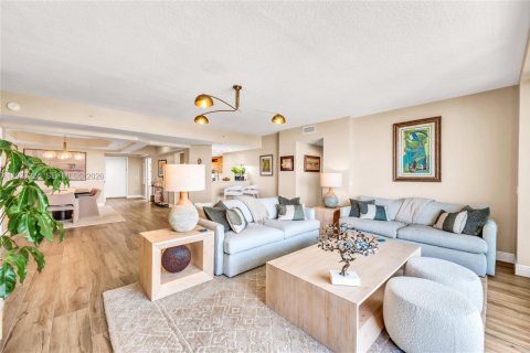 Condo in Deerfield Beach, Florida, 3 bedrooms  № 2041617 - photo 10