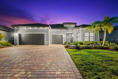 House in Lakewood Ranch, Florida 3 bedrooms, 277.31 sq.m. № 1913458 - photo 5