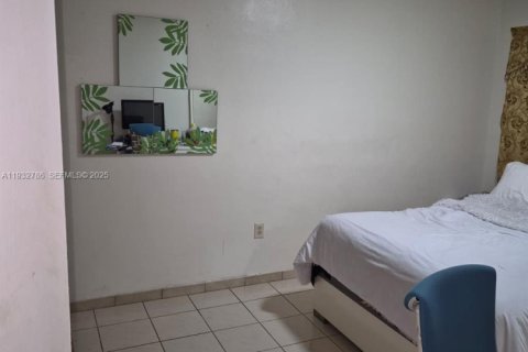 Condo in Hialeah Gardens, Florida, 1 bedroom  № 1992085 - photo 5