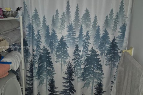 Condo in Hialeah Gardens, Florida, 1 bedroom  № 1992085 - photo 12