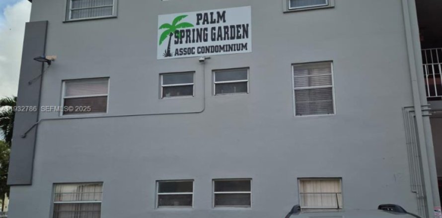 Condo in Hialeah Gardens, Florida, 1 bedroom  № 1992085