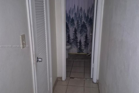 Condo in Hialeah Gardens, Florida, 1 bedroom  № 1992085 - photo 7