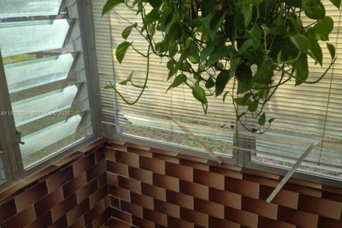 Condo in Hialeah Gardens, Florida, 1 bedroom  № 1992085 - photo 9