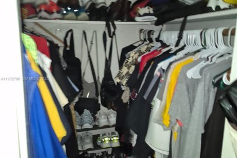 Condo in Hialeah Gardens, Florida, 1 bedroom  № 1992085 - photo 8