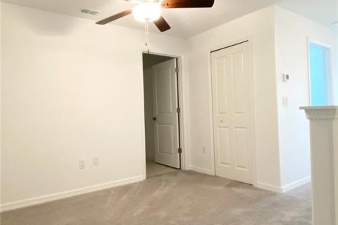 Townhouse in Land O' Lakes, Florida 3 bedrooms, 166.02 sq.m. № 1829836 - photo 15