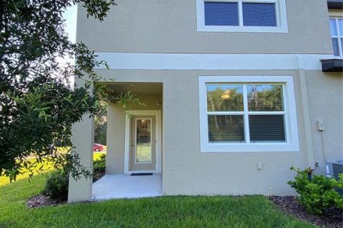 Townhouse in Land O' Lakes, Florida 3 bedrooms, 166.02 sq.m. № 1829836 - photo 23