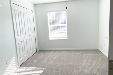 Townhouse in Land O' Lakes, Florida 3 bedrooms, 166.02 sq.m. № 1829836 - photo 18