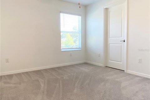Townhouse in Land O' Lakes, Florida 3 bedrooms, 166.02 sq.m. № 1829836 - photo 17
