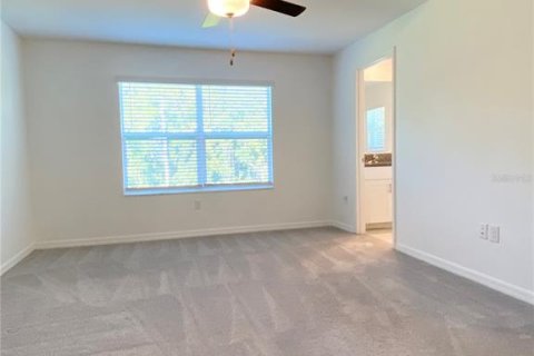 Townhouse in Land O' Lakes, Florida 3 bedrooms, 166.02 sq.m. № 1829836 - photo 11