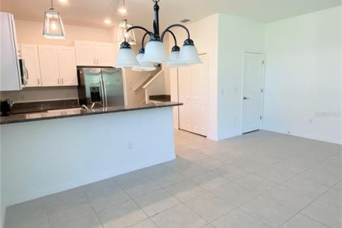 Townhouse in Land O' Lakes, Florida 3 bedrooms, 166.02 sq.m. № 1829836 - photo 3