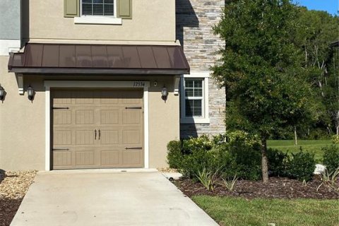 Townhouse in Land O' Lakes, Florida 3 bedrooms, 166.02 sq.m. № 1829836 - photo 1