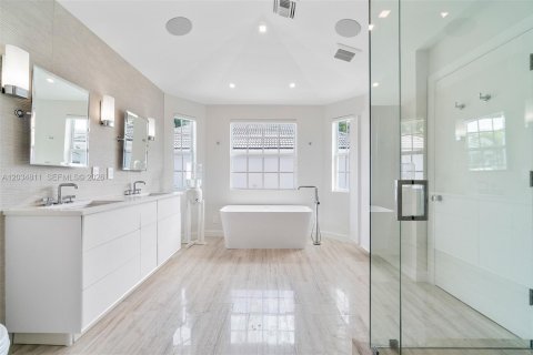 Villa ou maison à vendre à Aventura, Floride: 5 chambres, 326.18 m2 № 2088357 - photo 20