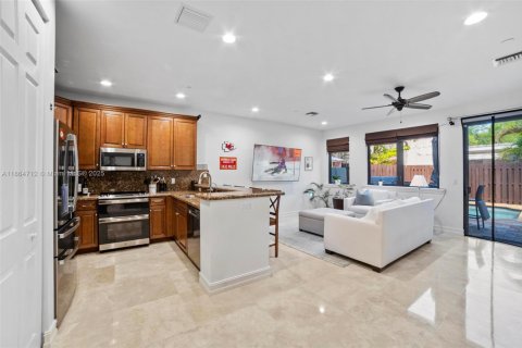 Townhouse in Fort Lauderdale, Florida 3 bedrooms, 186.55 sq.m. № 1892735 - photo 10