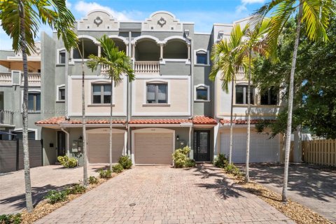 Townhouse in Fort Lauderdale, Florida 3 bedrooms, 186.55 sq.m. № 1892735 - photo 1