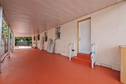 House in Opa-locka, Florida 3 bedrooms, 130.06 sq.m. № 1971481 - photo 4