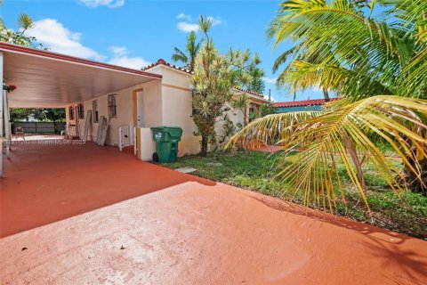 House in Opa-locka, Florida 3 bedrooms, 130.06 sq.m. № 1971481 - photo 2