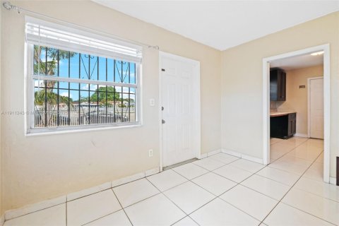 House in Opa-locka, Florida 3 bedrooms, 130.06 sq.m. № 1971481 - photo 5