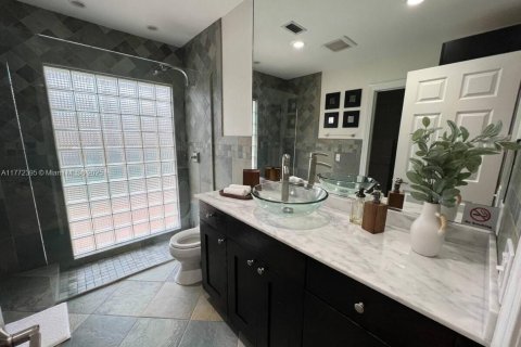 House in Fort Lauderdale, Florida 2 bedrooms, 124.3 sq.m. № 1611180 - photo 6