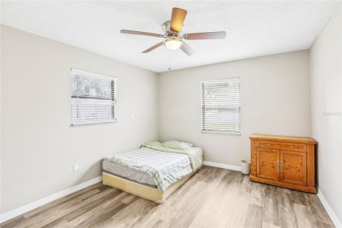 House in Largo, Florida 3 bedrooms, 159.98 sq.m. № 2412680 - photo 19