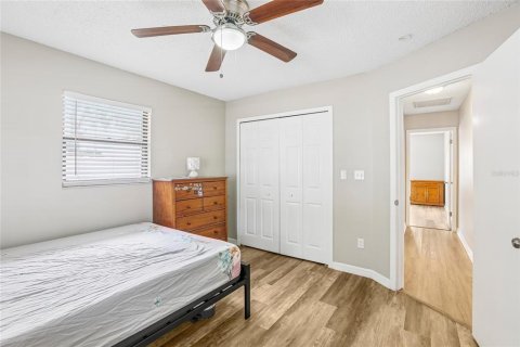 House in Largo, Florida 3 bedrooms, 159.98 sq.m. № 2412680 - photo 17